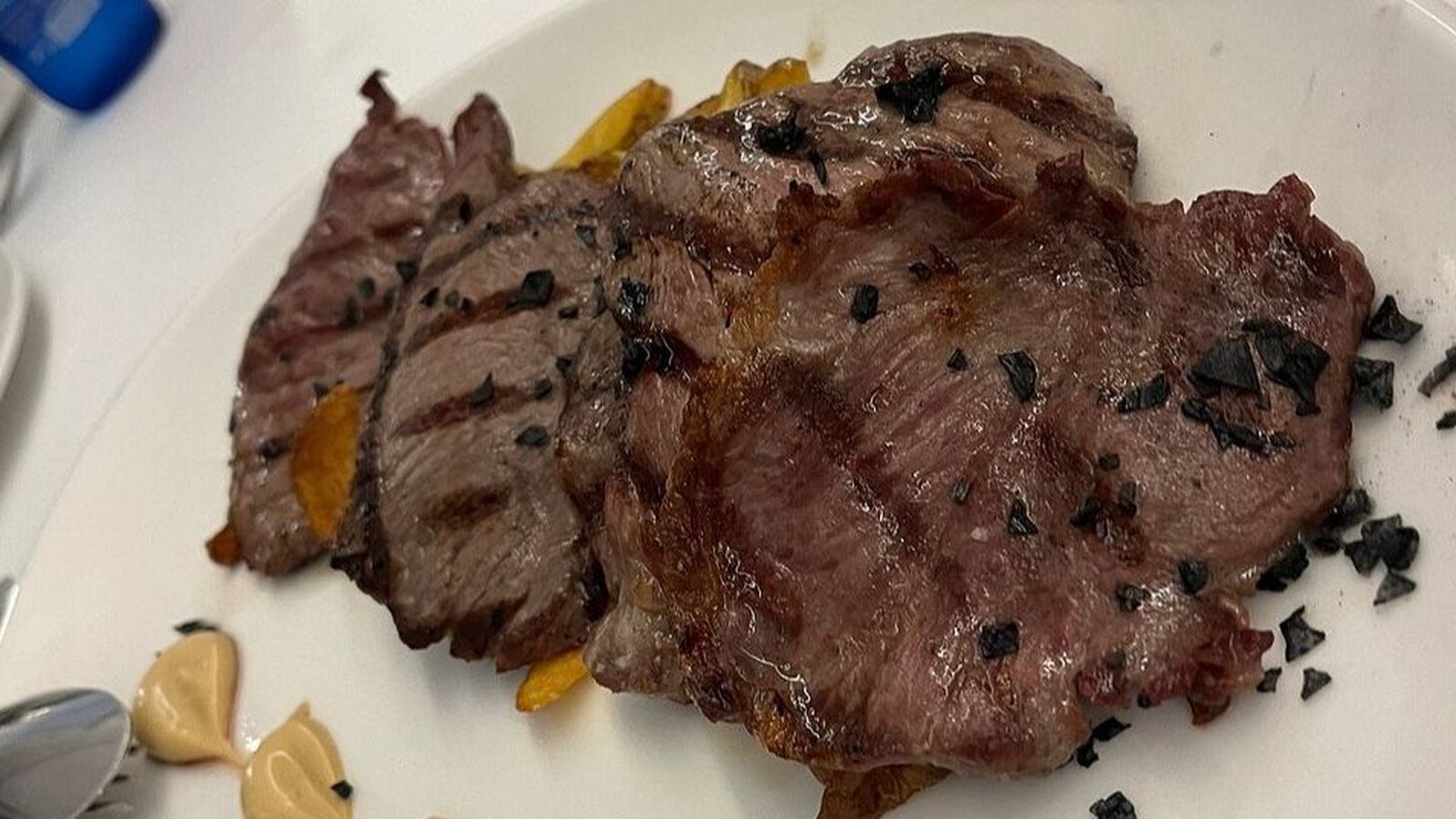 La brasa en su máxima expresión: presa ibérica tierna, sabrosa y protagonista absoluta.