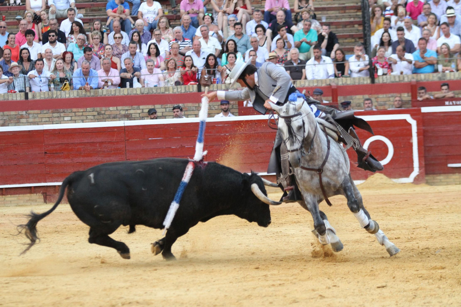 Festejo de Rejones en el coso de La Merced por Colombinas.