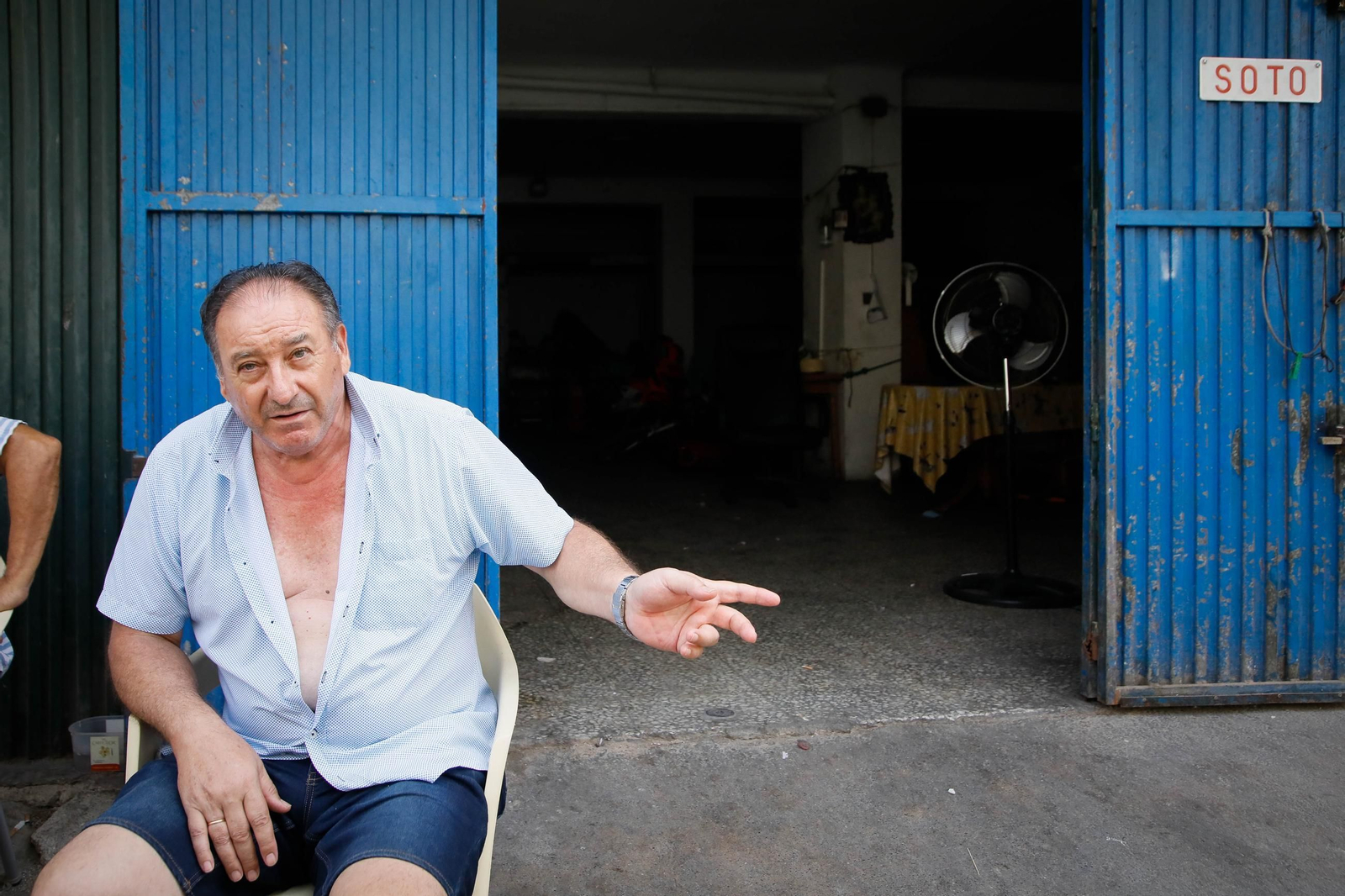 Imágenes de las quejas vecinales ante los cortes de luz en el barrio de pescadería