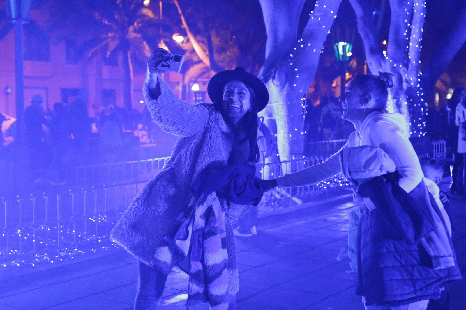 Así brilla el parque Nicolás Salmerón con el espectáculo 'Posidonia'