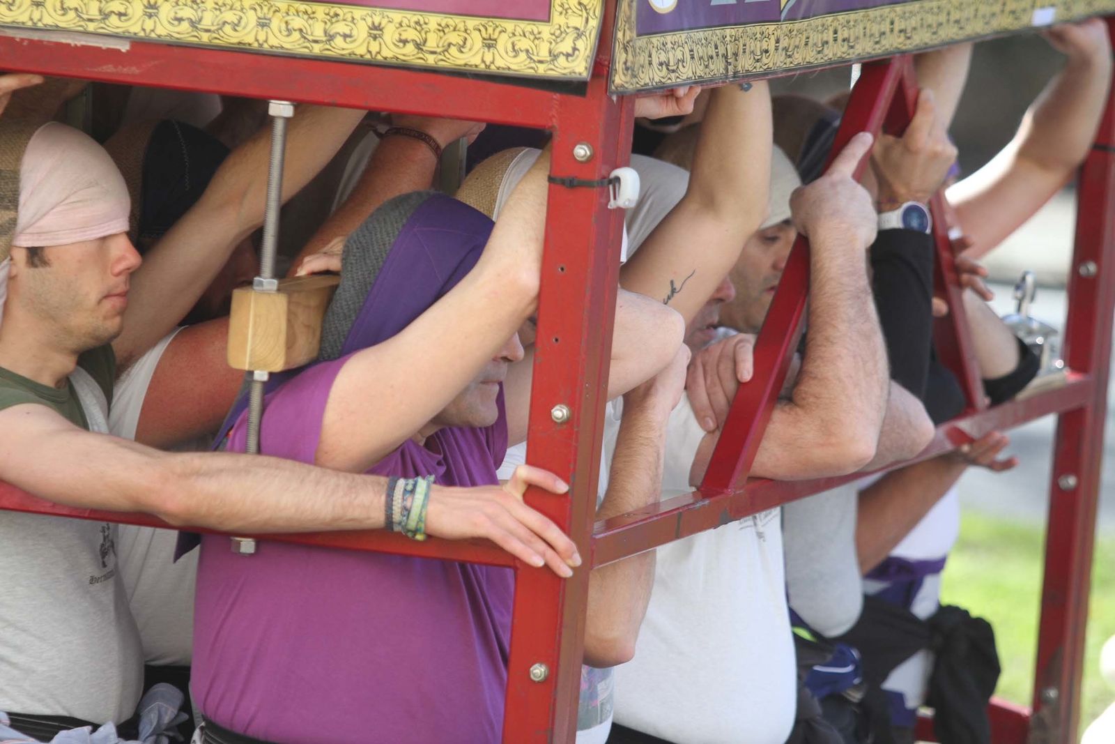 Imágenes del ensayo solidario de la Hermandad de Tres Caidas