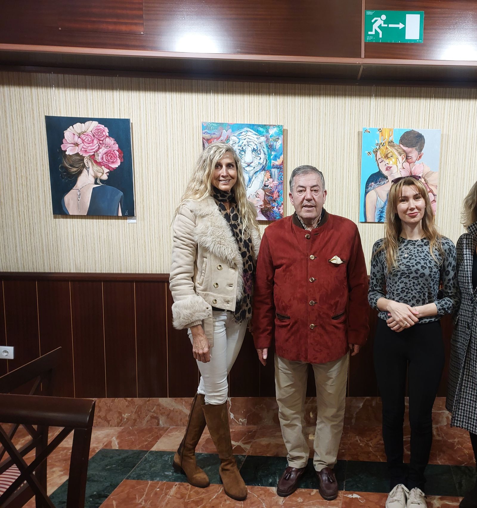 La artista bielorrussa Irina Barko durante la inauguración de su exposición