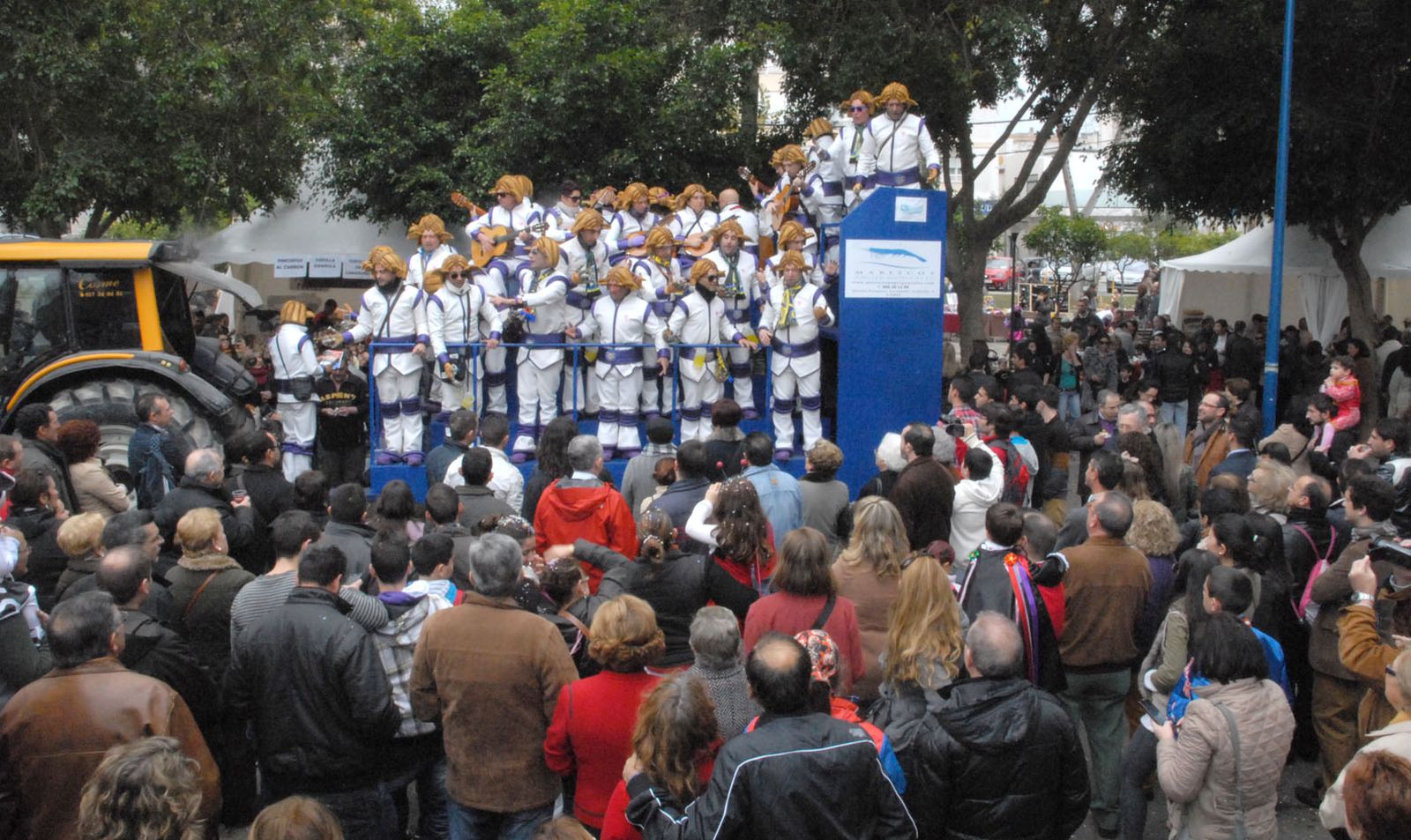 Durante varios años se apostó también en San Fernando por el parque Almirante Laulhé como escenario de algunas actuaciones de Carnaval. En la imagen, el carrusel de coros del año 2014
