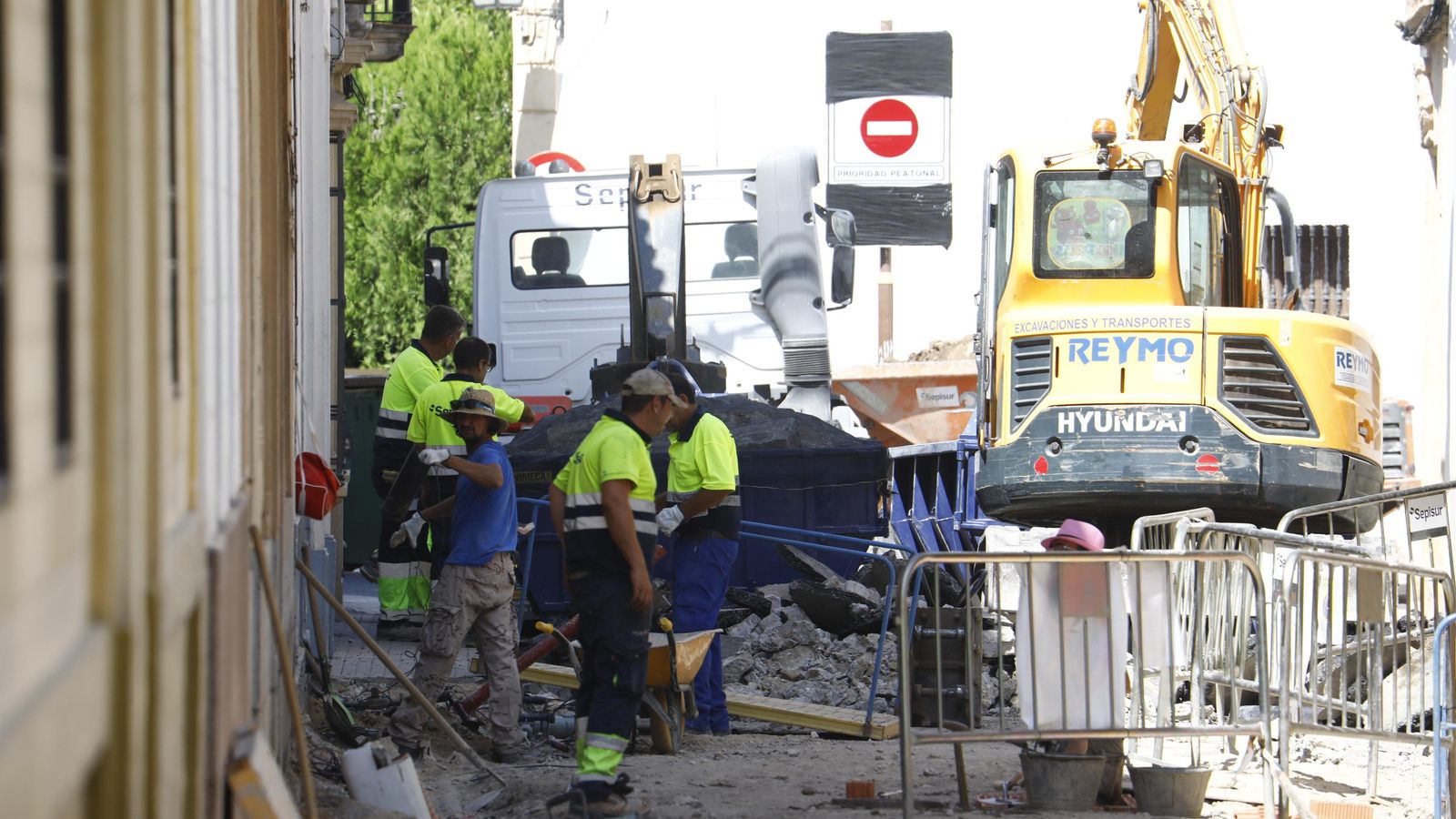 Arreglos en la calle Carbonell y Morand.