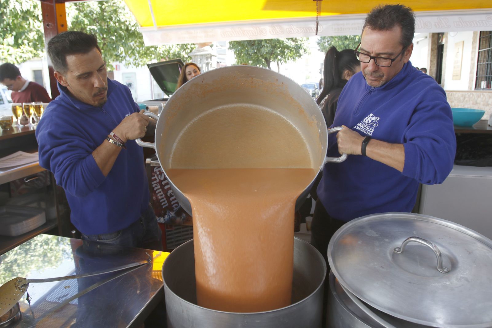 El puesto de caracoles de La Magdalena, en fotos