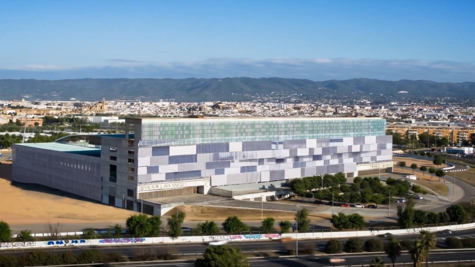 Maqueta del estadio de El Arcángel tras el cerramiento