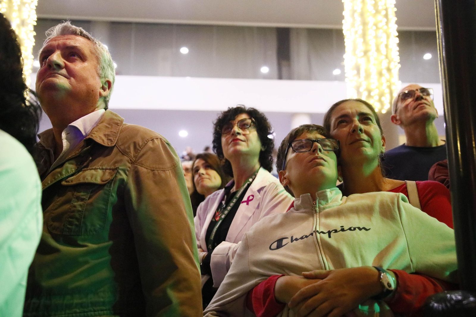 Las imágenes del encendido de la iluminación navideña en el Hospital Torrecárdenas de Almería