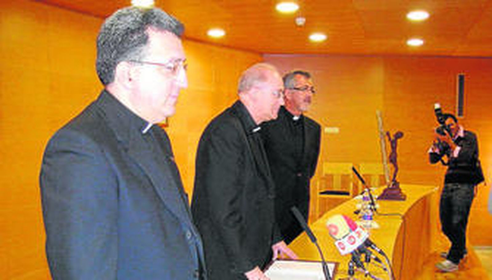 Ginés García Beltrán, nuevo obispo de Guadix, junto a Adolfo González, obispo de Almería.