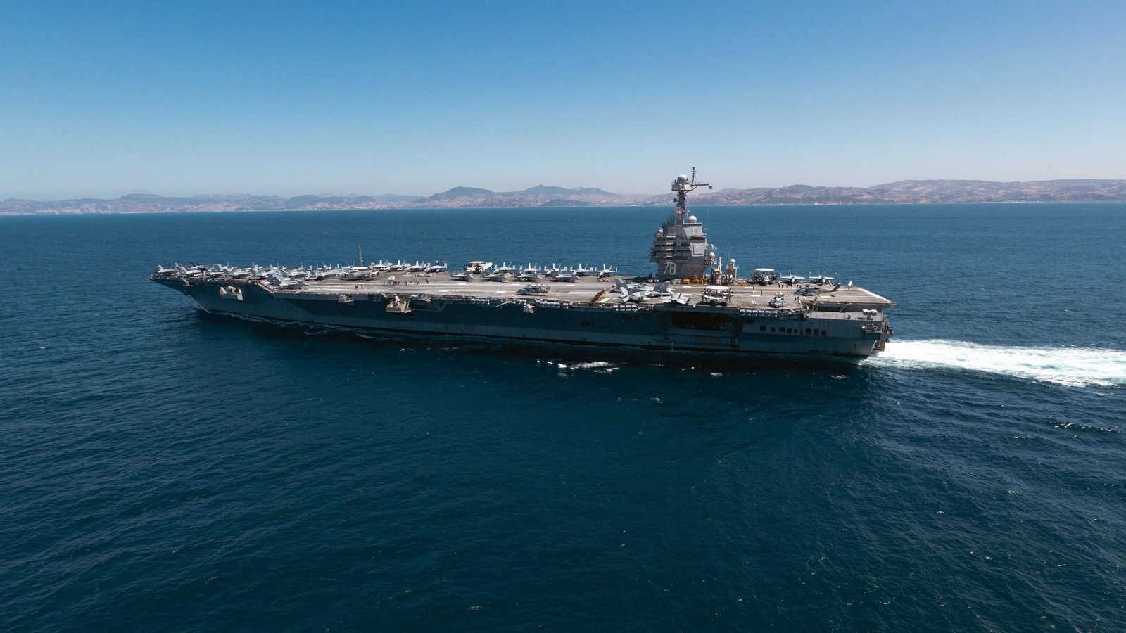 El portaviones 'USS Gerald R. Ford', en su última travesía por el Estrecho de Gibraltar.