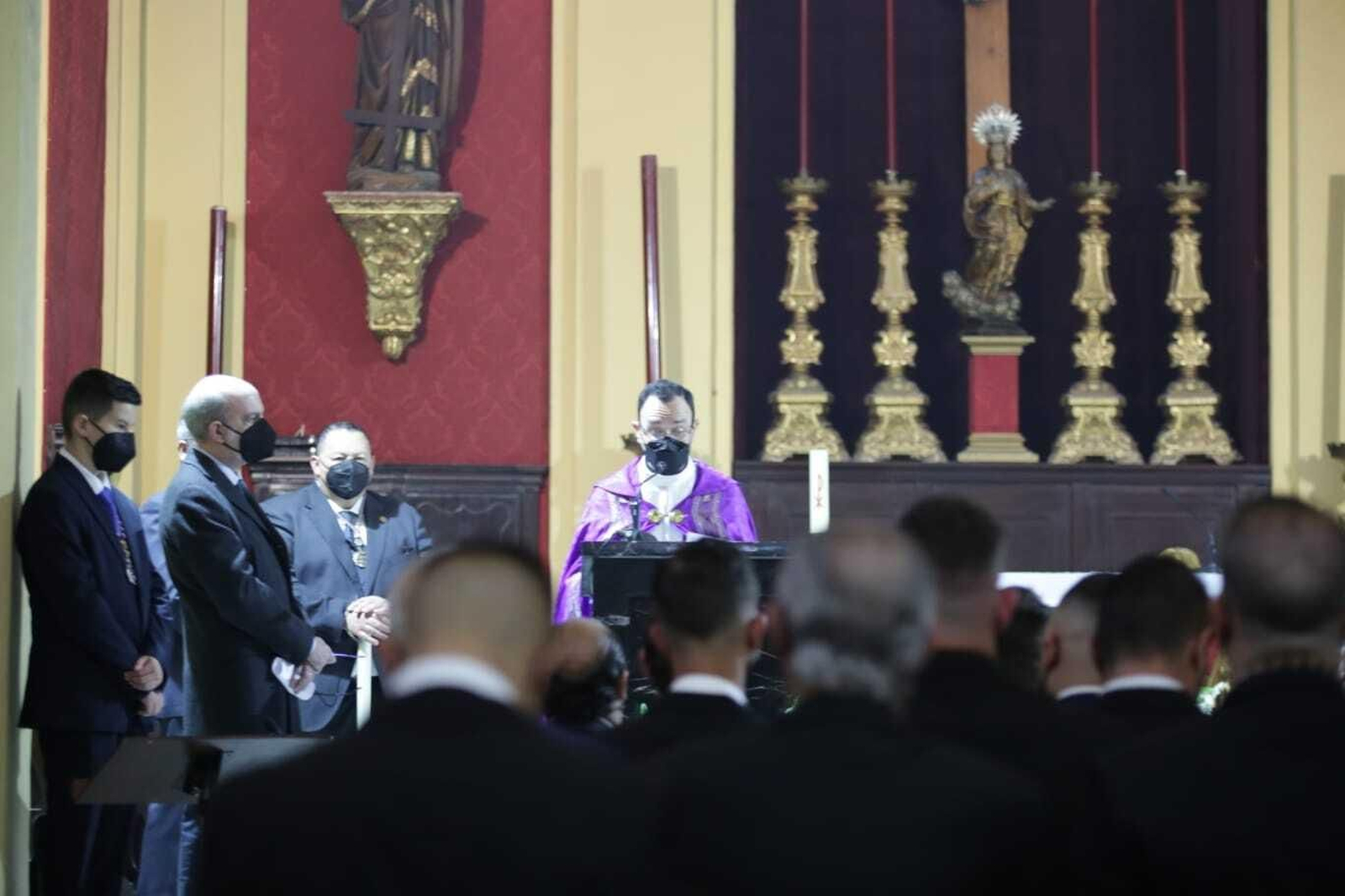 Salida del vía crucis de Nazareno en San Fernando