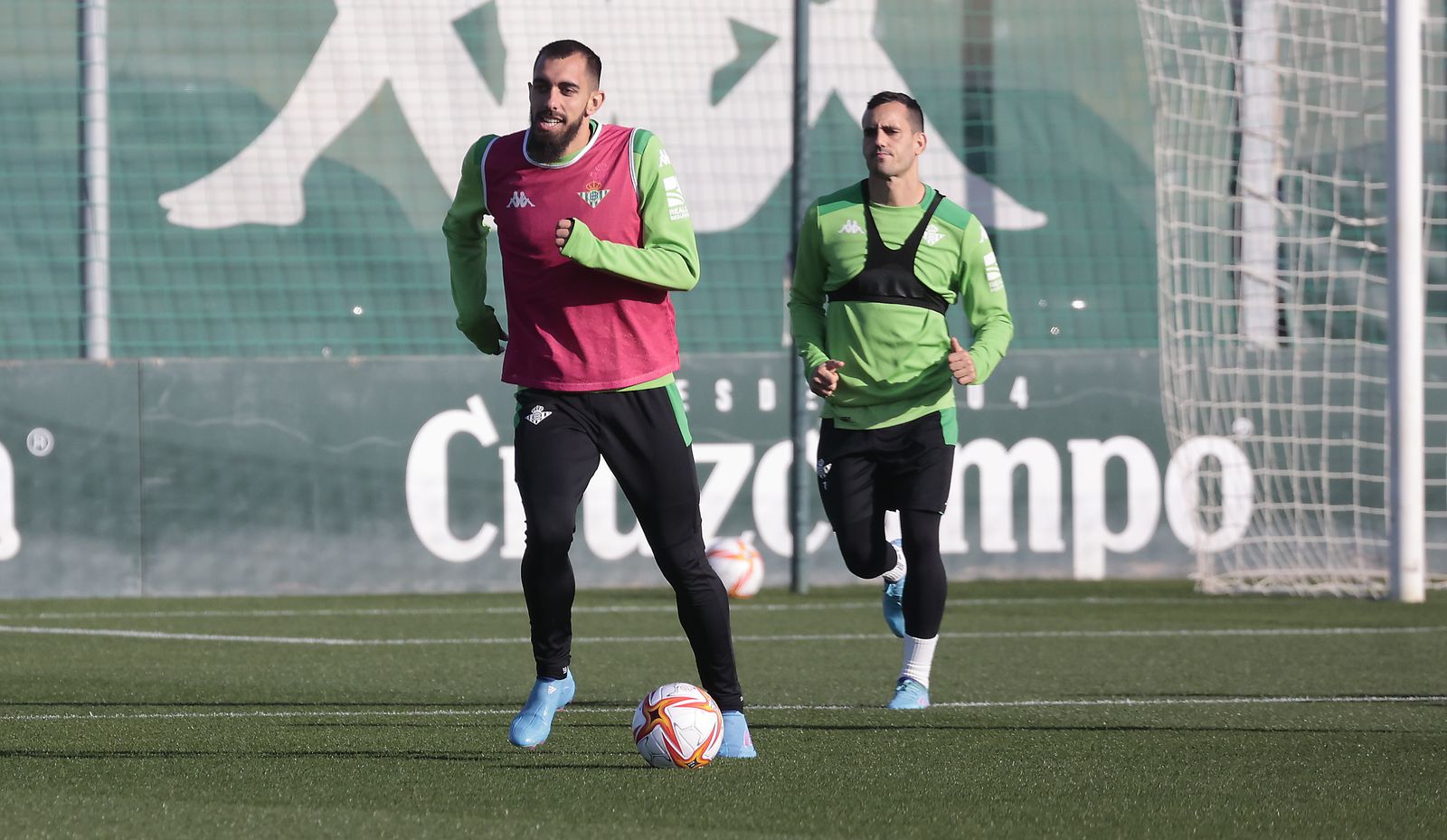 Borja Iglesias y Juanmi, en un entrenamiento.