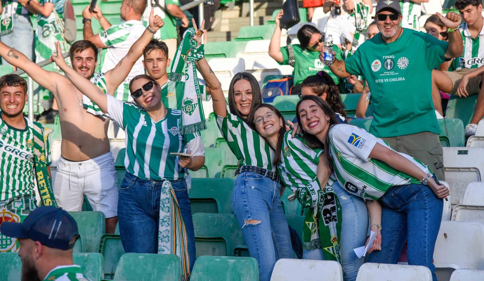 Las fotos de la afición del Betis en el Villamarín