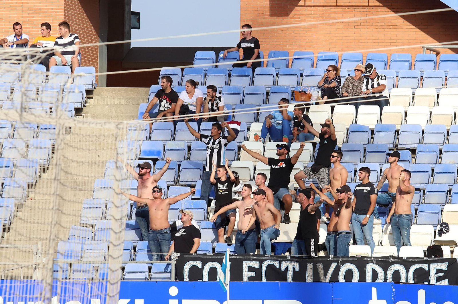 Imágenes del ambiente en el Estadio Nuevo Colombino
