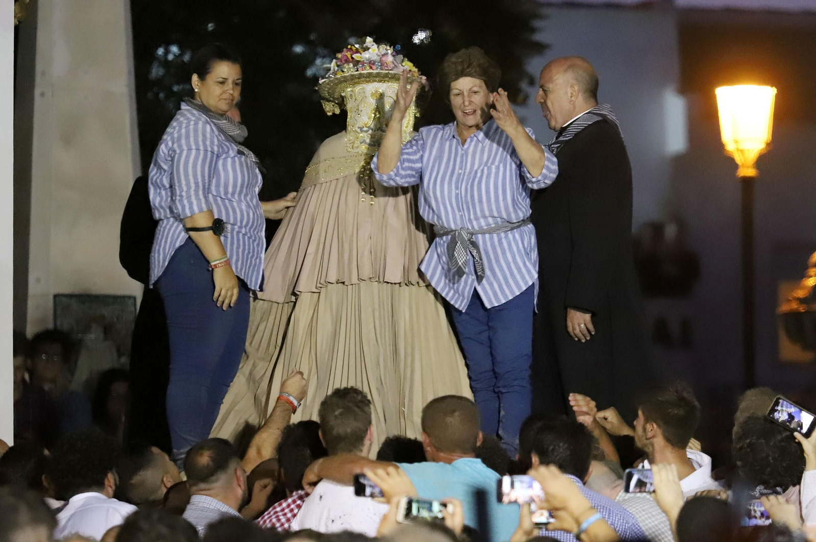 Recuerda las imágenes de la Venida de la Virgen del Rocío a Almonte en 2019