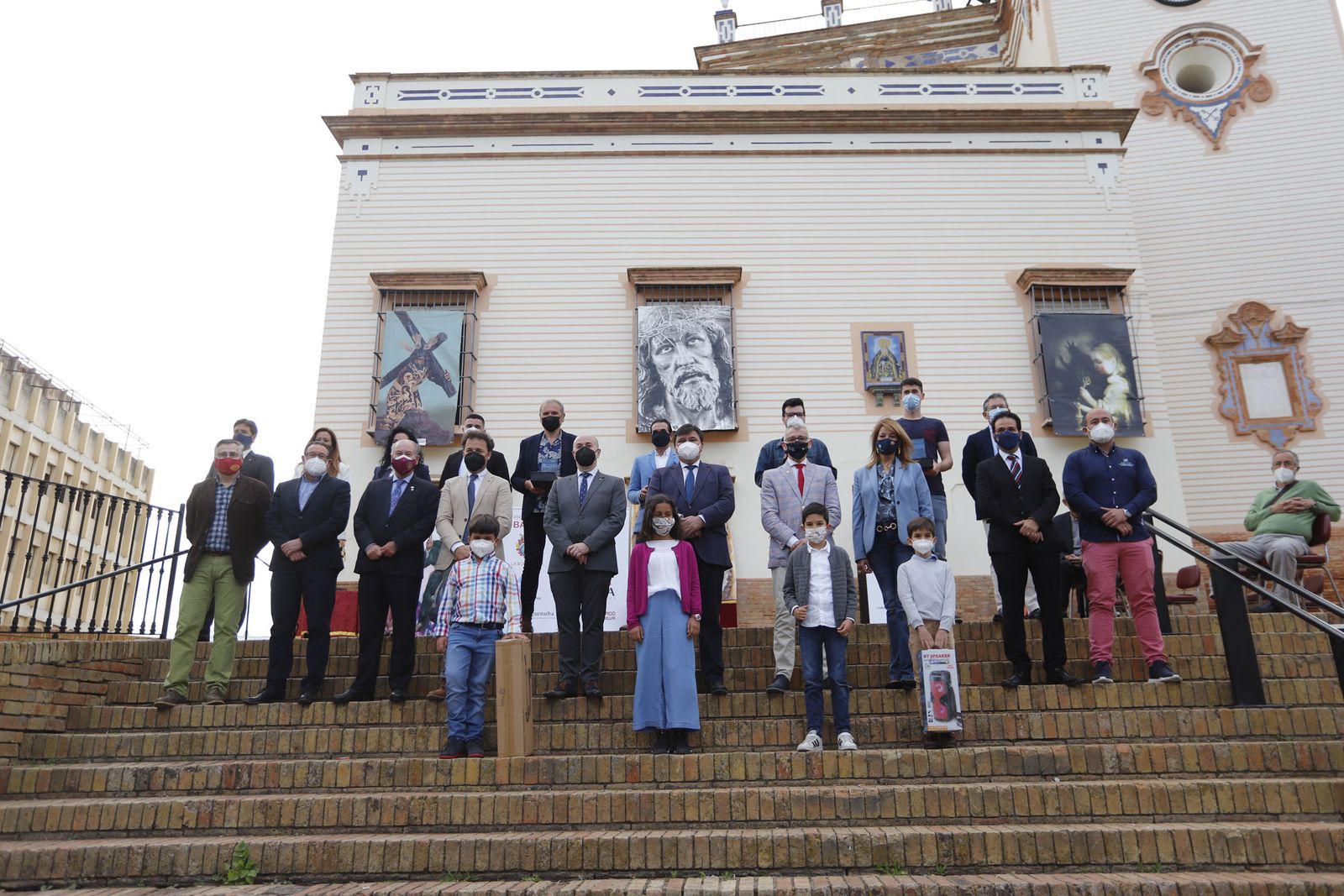 Entrega de los premios del certamen de arte 'Balcones Cofrades' y el concurso escolar de pasos y carteles de Semana Santa 'Ciudad de Huelva'