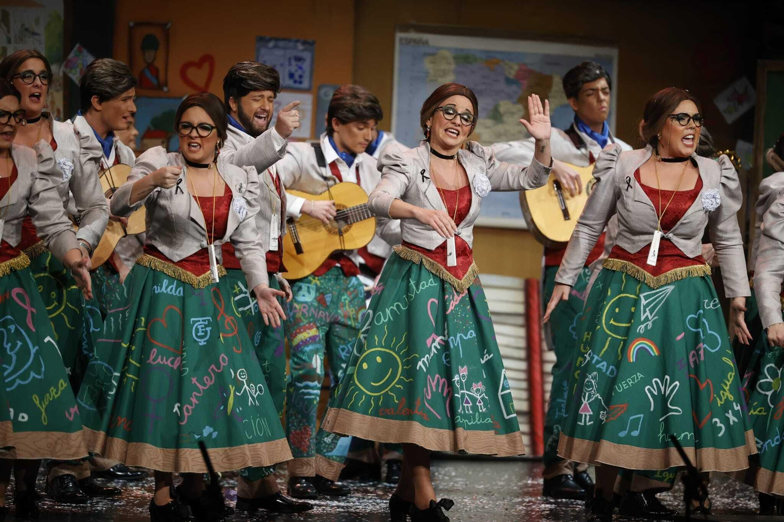 Comparsa 'Las tía de la tiza'.