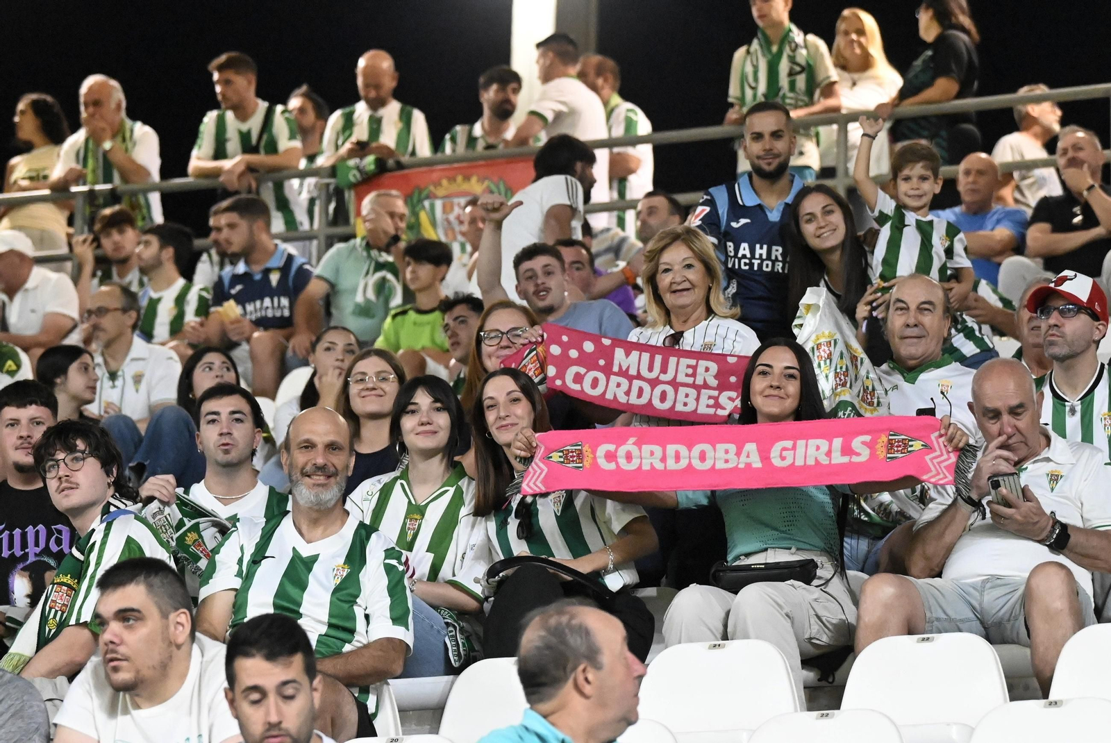 Las mejores fotos del ambiente en El Arcángel para el Córdoba CF - Racing de Santander