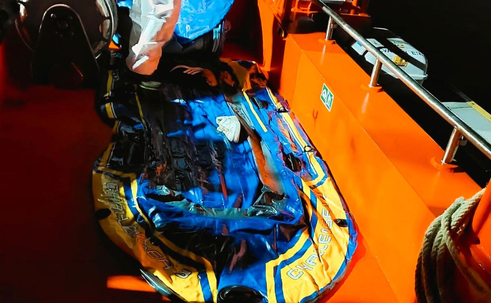 Una embarcación tipo toy localizada también este fin de semana en aguas de la provincia.