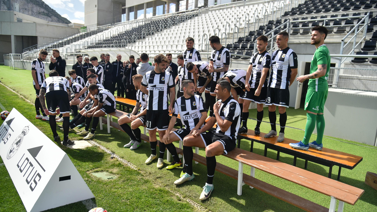 La intrahistoria de la foto oficial de la Balona 2023-24, en imágenes