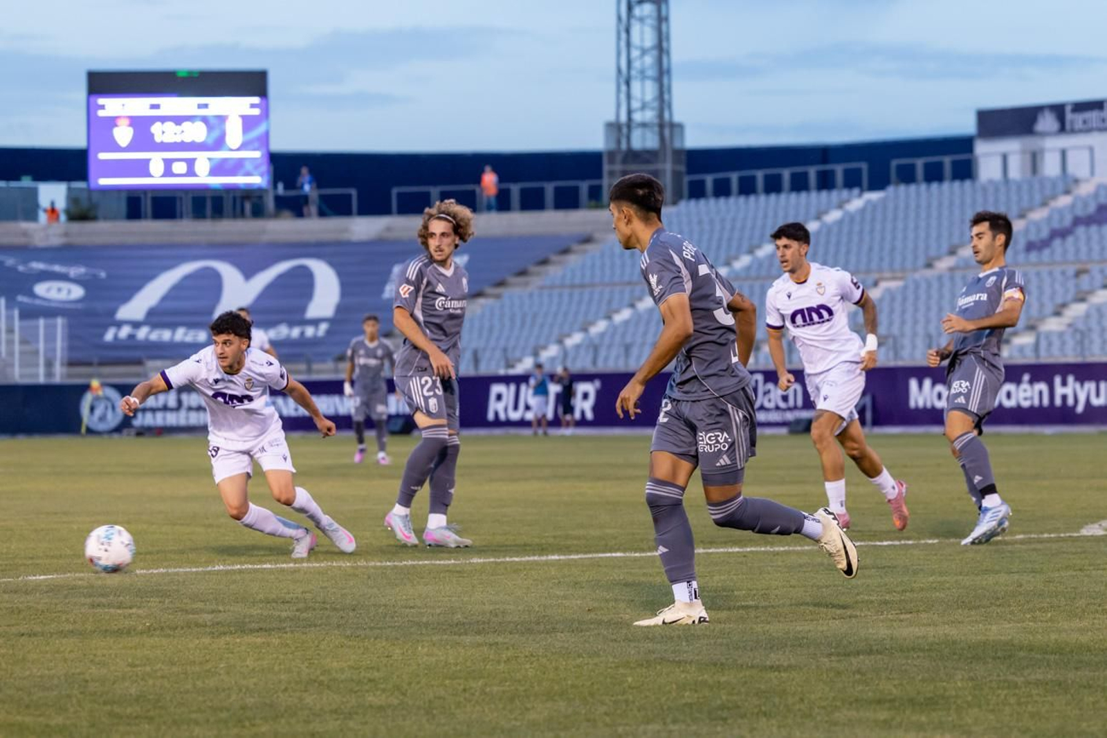 Las mejores imágenes del Real Jaén 3 - 2 Granada CF en el XLI Trofeo del Olivo