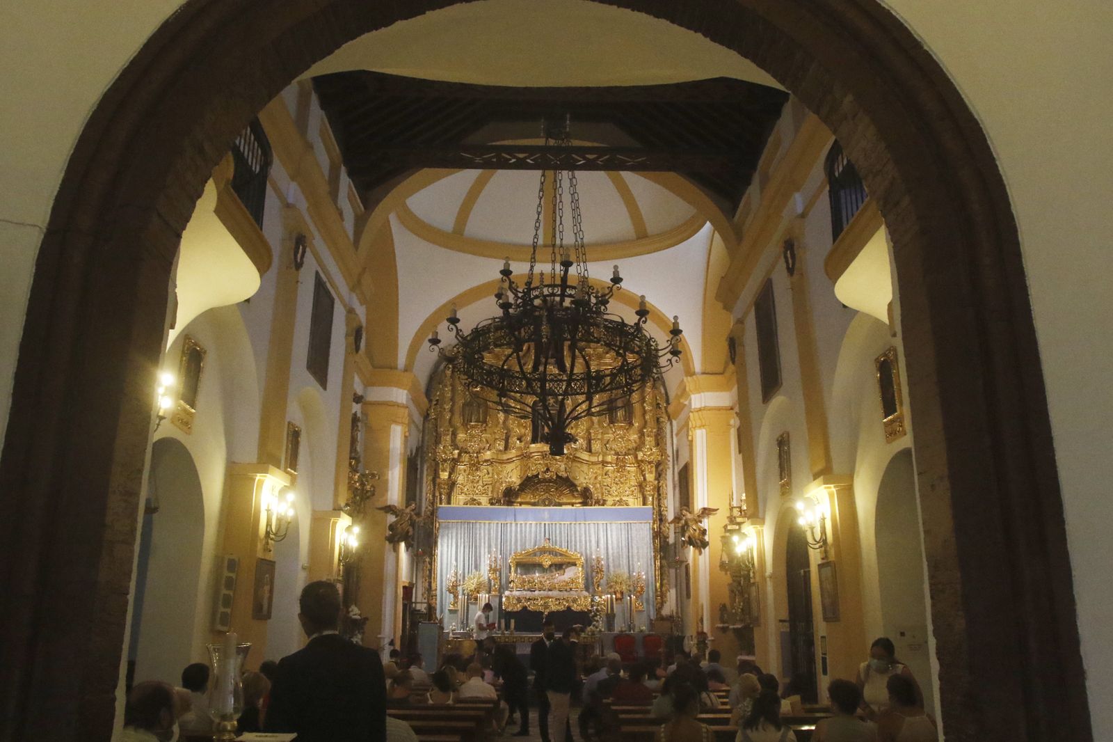 La hermandad de la Virgen del Tránsito de Córdoba celebra su festividad, en imágenes