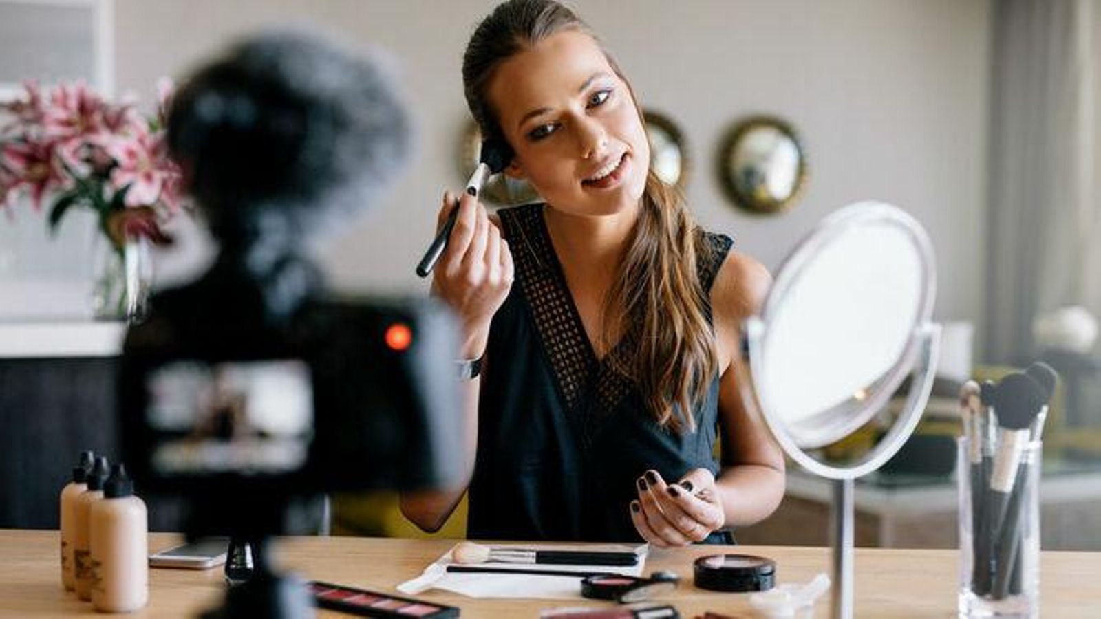 Muchos influencers comparten vídeos de maquillaje