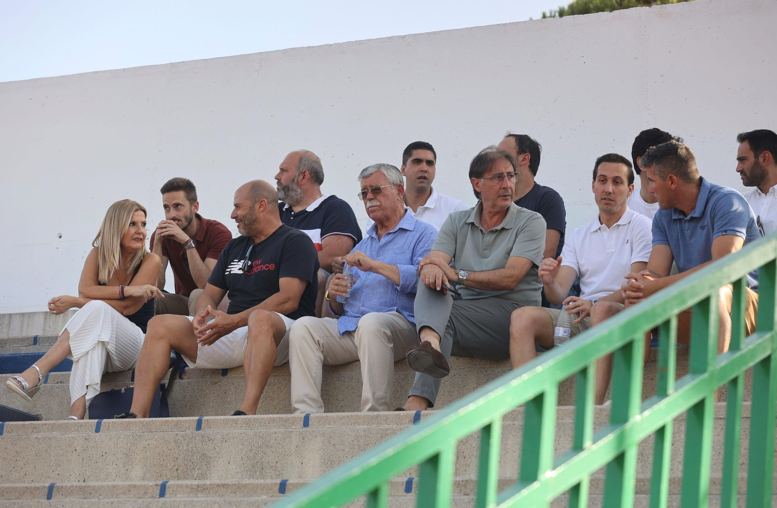 Loren Juarros contempla un partido de pretemporada.