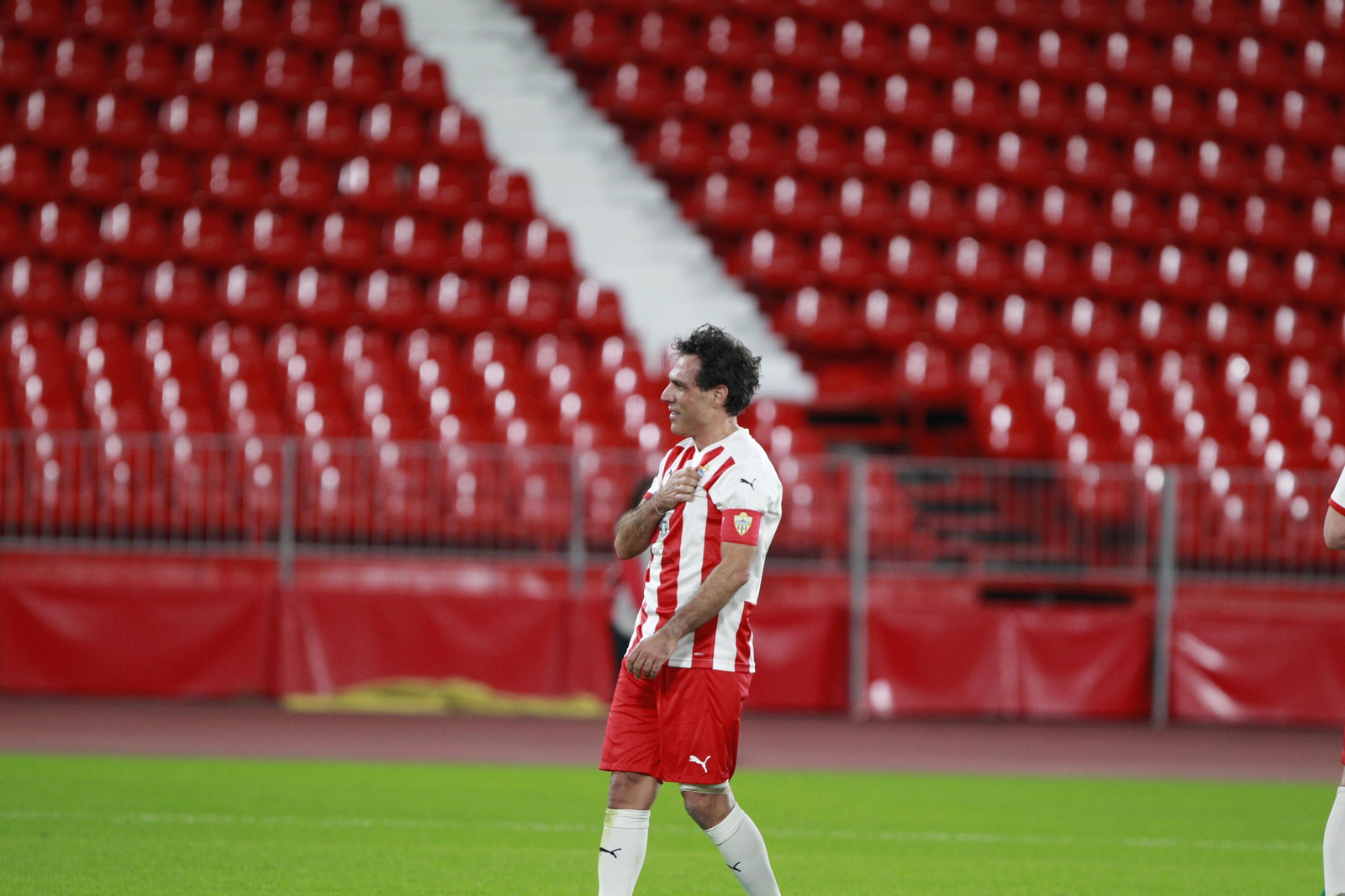 Imágenes del partido homenaje al 'eterno' capitán de la U.D. Almería, José Ortiz