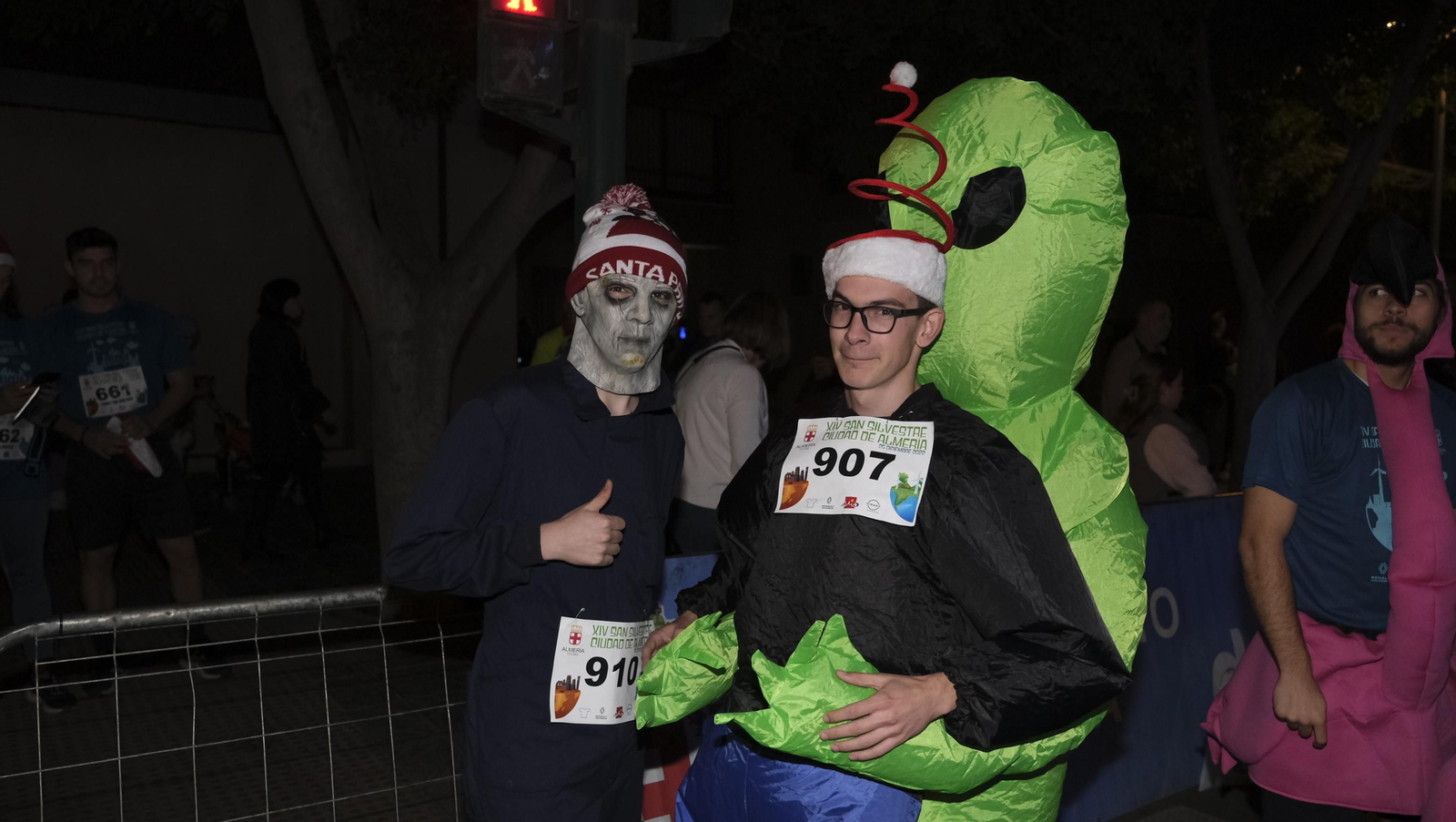 Imágenes de la XIV edición de la San Silvestre de Almería