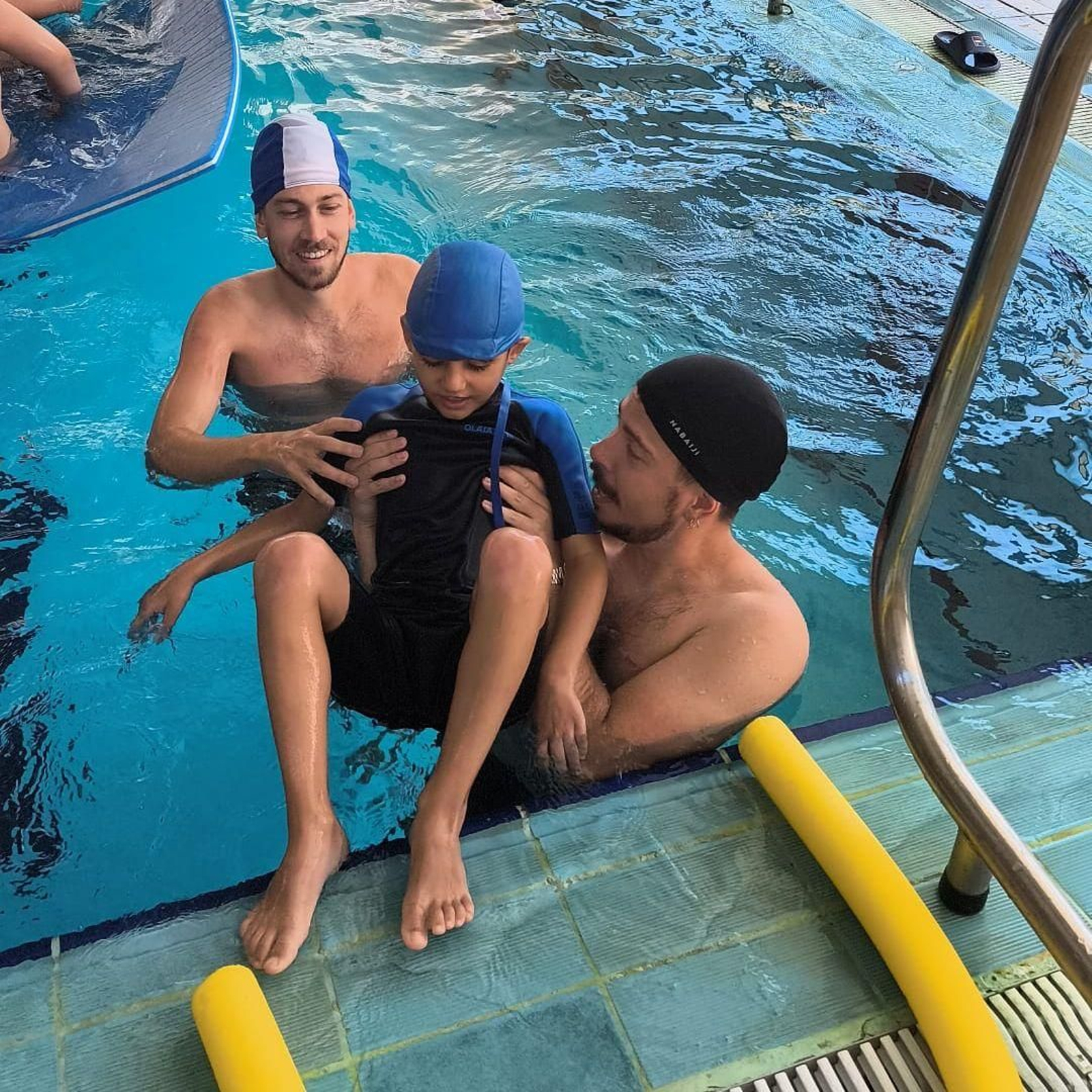 Piscina con los niños y niñas de Ánsares. Piscina con los niños y niñas de Ánsares.