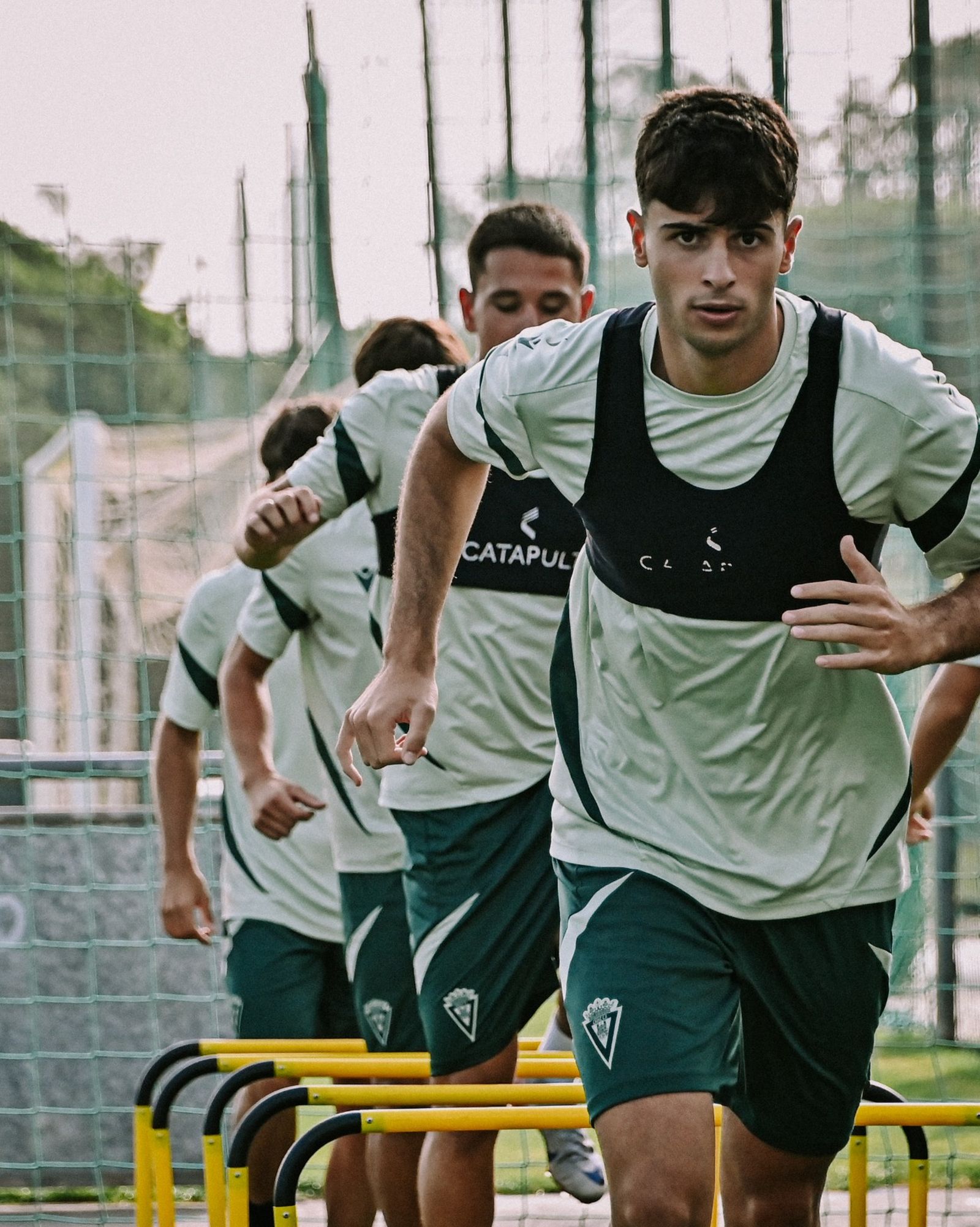 Entreno del Cádiz CF Mirandilla en las instalaciones de El Rosal.