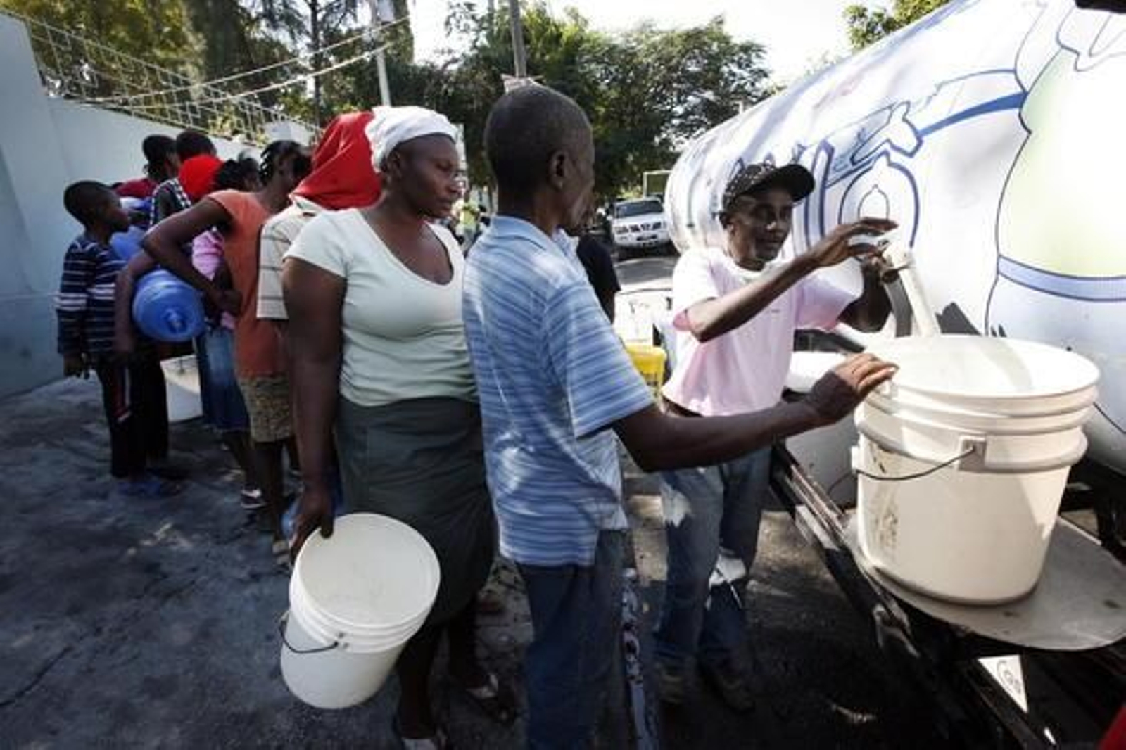 La comunidad internacional se vuelca en la ayuda hacia la población haitiana. / Reportaje Gráfico: EFE