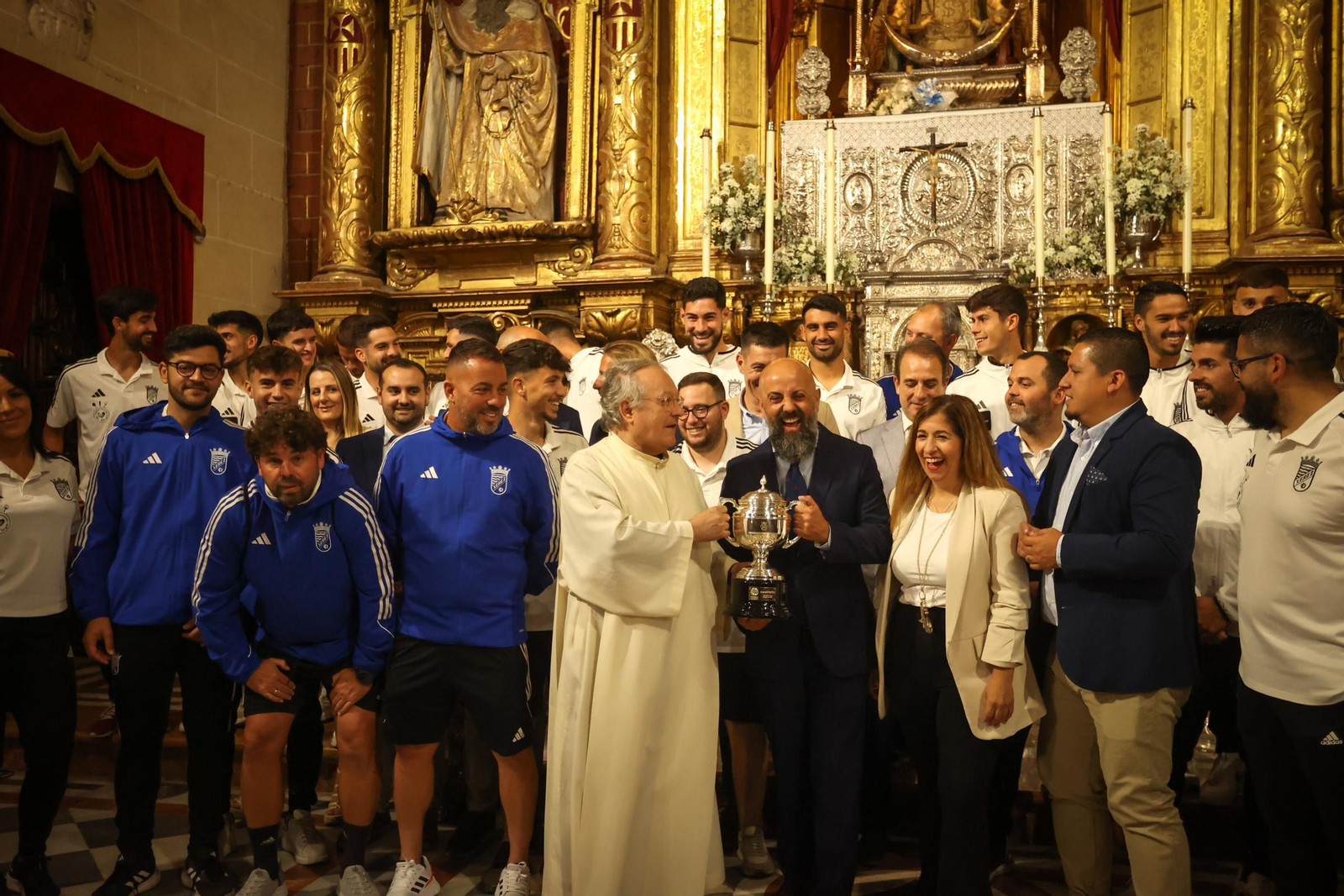 Imágenes de la ofrenda del Xerez CD a la Patrona