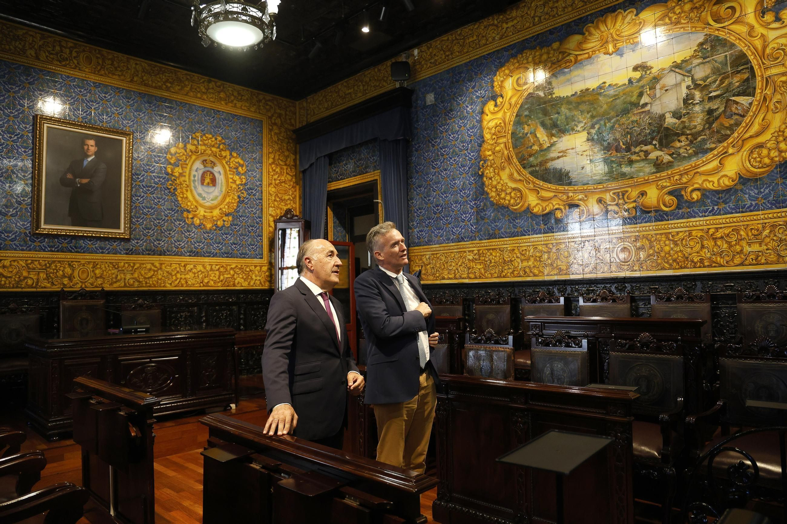 Las fotografías de la visita del embajador británico en España, sir Alex Ellis, al Ayuntamiento de Algeciras