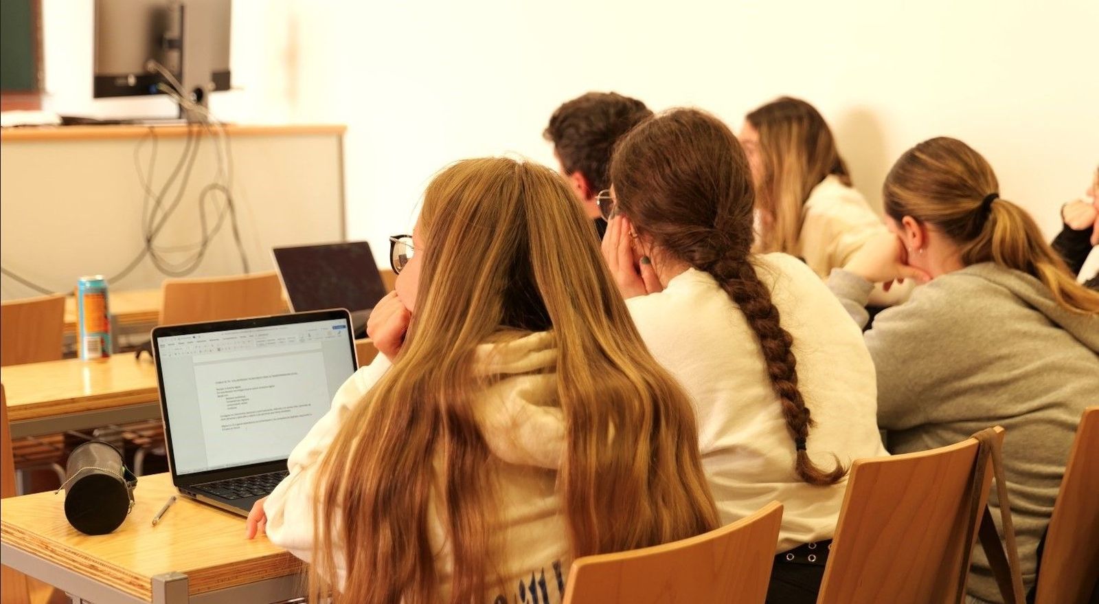 El I Campamento Digital de Vícar enseñará a los jóvenes estrategias para estar seguros en Internet.