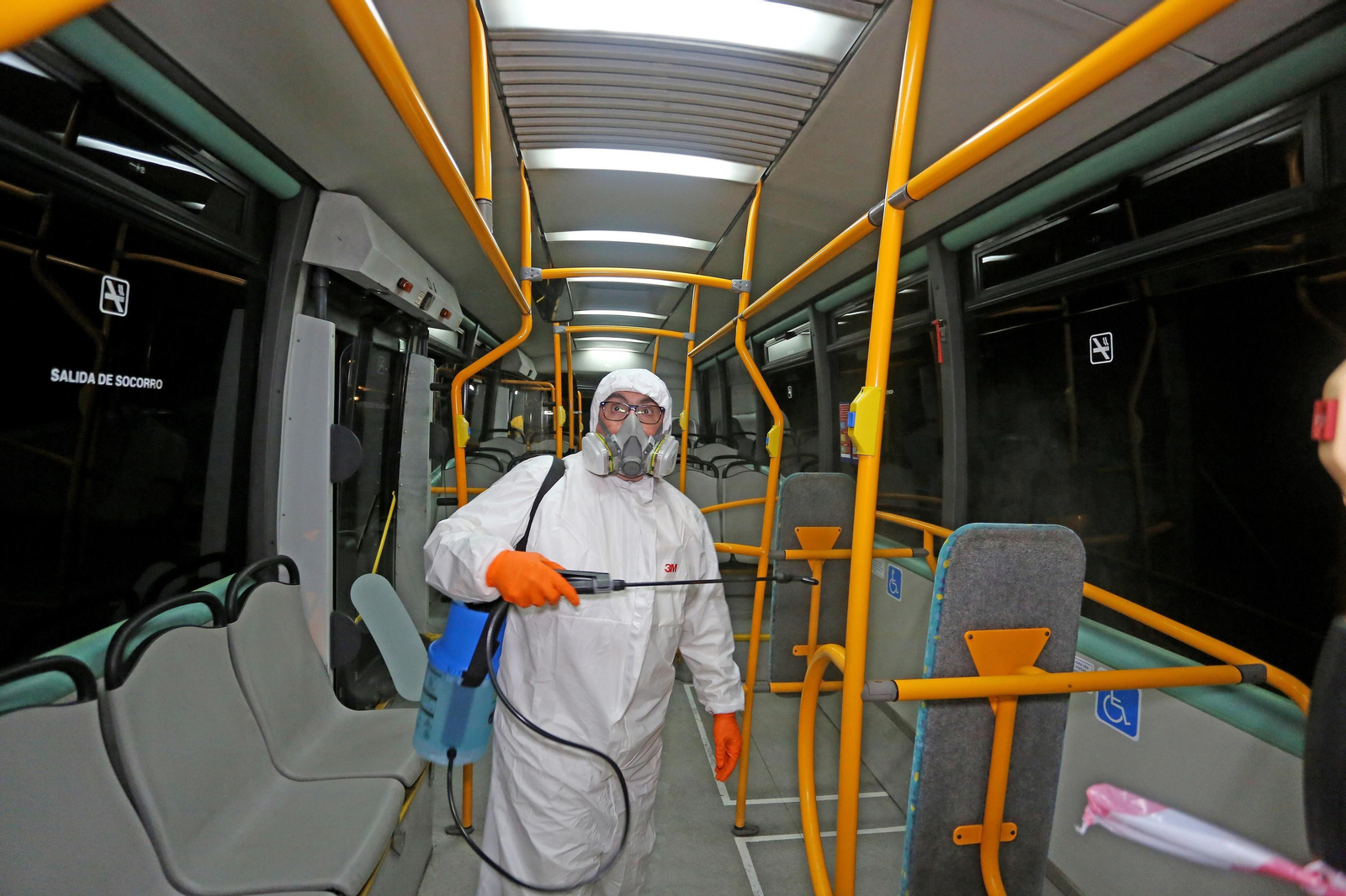 Coronavirus;Imágenes de la limpieza y desinfección diaria de los autobuses urbanos