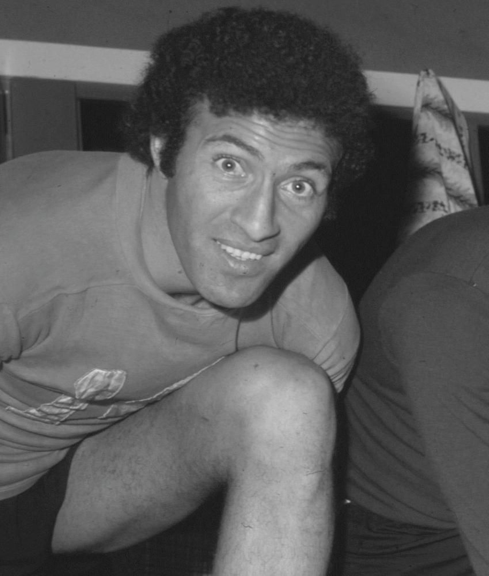 Montero Castillo (6) observa la atajada de Izcoa ante Falito y los barcelonistas Sotil y Cruyff.