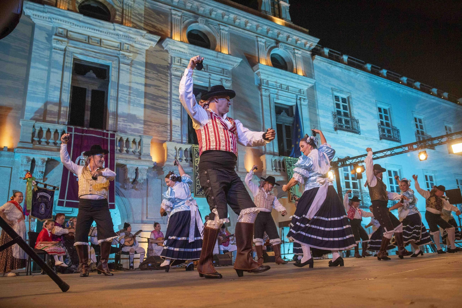Bailes en el IX Certamen de Indumentaria Tradicional Almeriense.