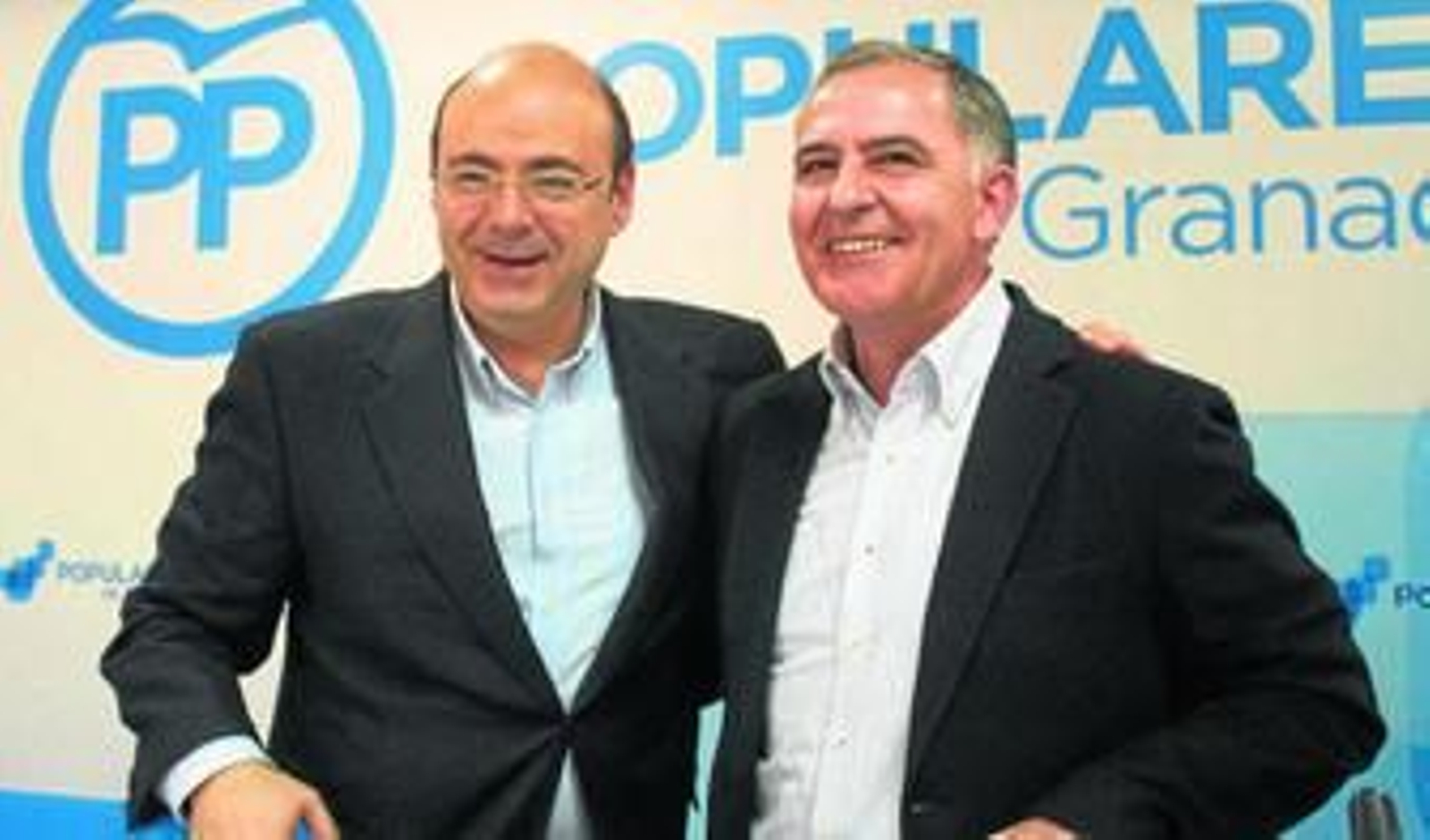 El presidente del PP en Granada, Sebastián Pérez, junto al secretario general, Santiago Pérez, en la reunión de la directiva provincial del partido.