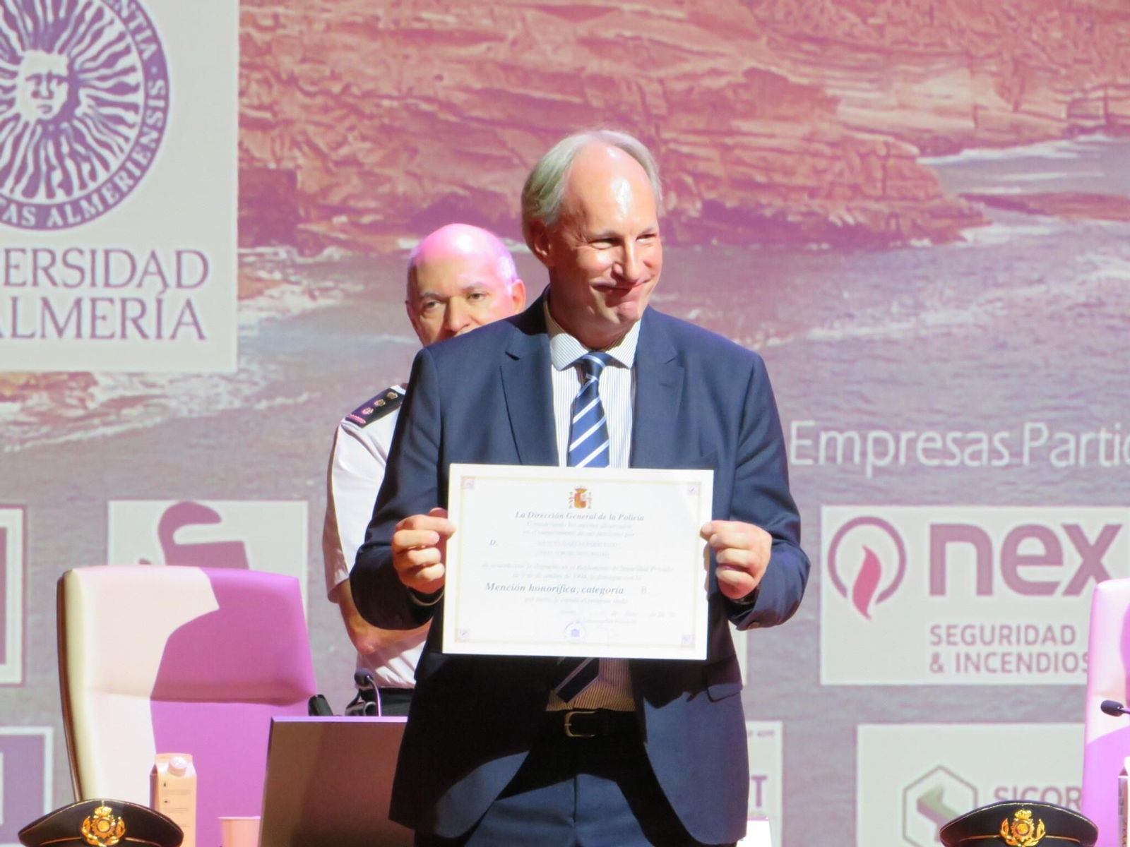 Policía y Guardia Civil premian a la seguridad privada en la UAL.