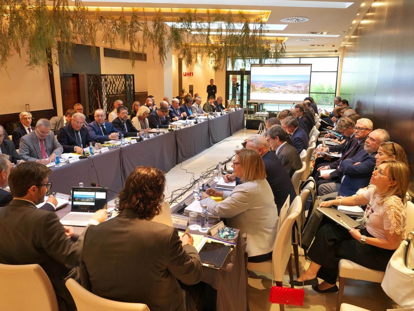 Comité de Distribución del Fondo de Compensación Interportuaria, reunido recientemente en Gijón.