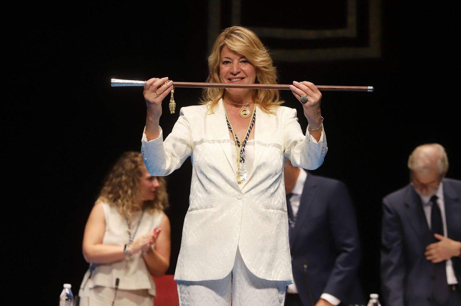 Imágenes de la toma de posesión de Pilar Miranda como alcaldesa de Huelva