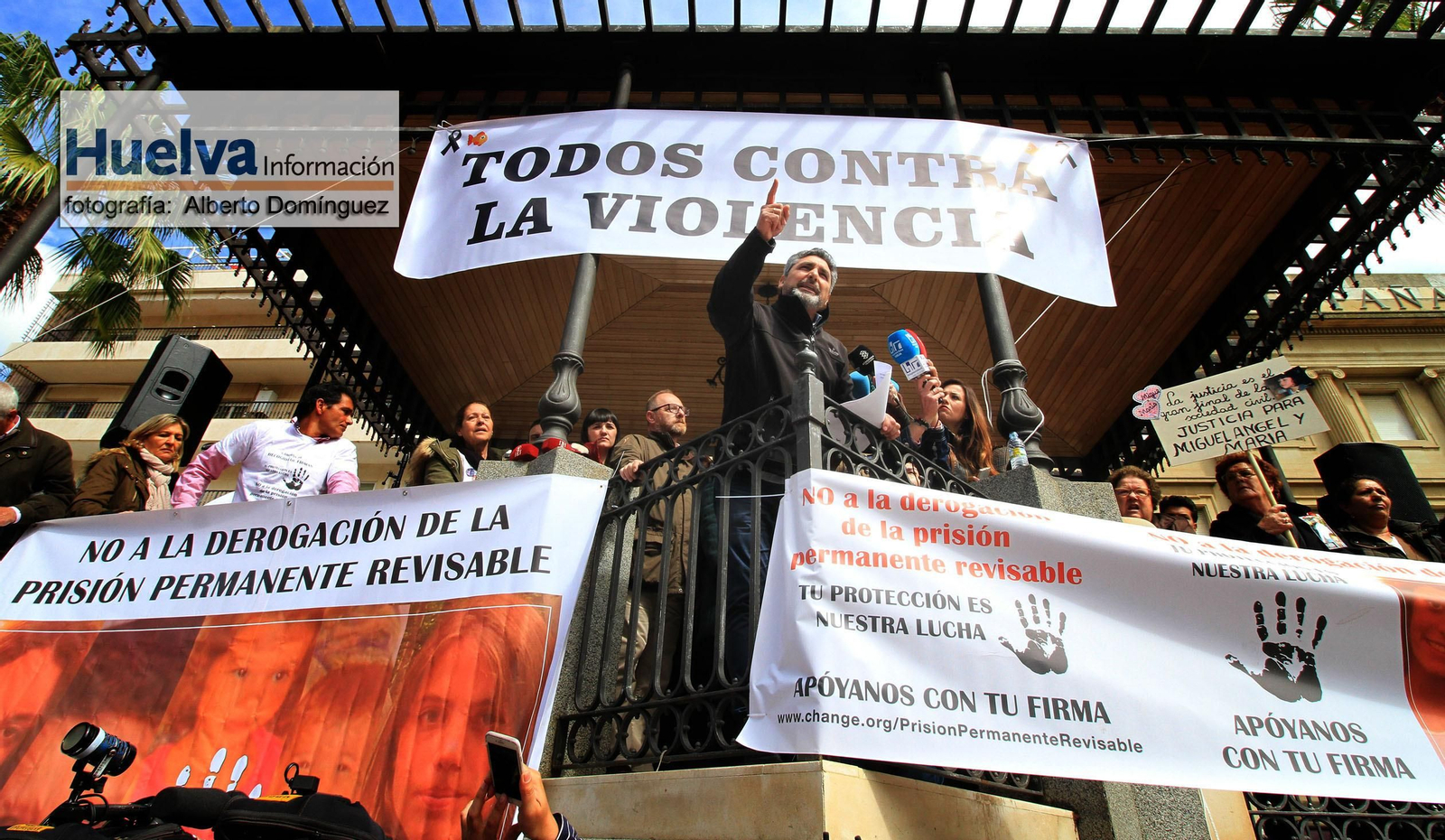 Imágenes de la manifestación contra la derogación de la prisión permanente revisable celebrada en Huelva