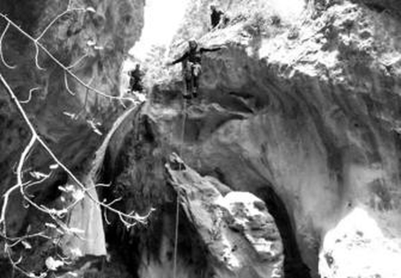 El club Camina o Revienta organiza una jornada de 'barranquismo'