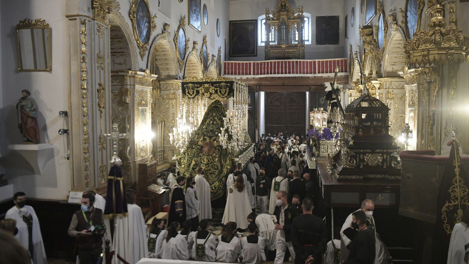 Vistas del interior de Santa Ana este Martes Santo