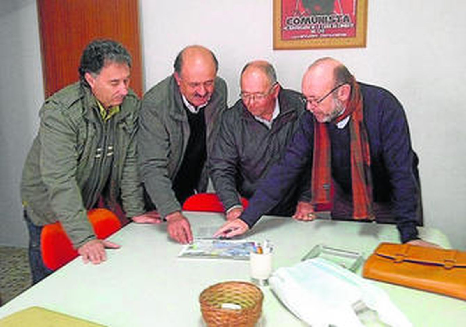 El parlamentario andaluz Ignacio García se reunió anteanoche con los regantes de Doña Blanca.