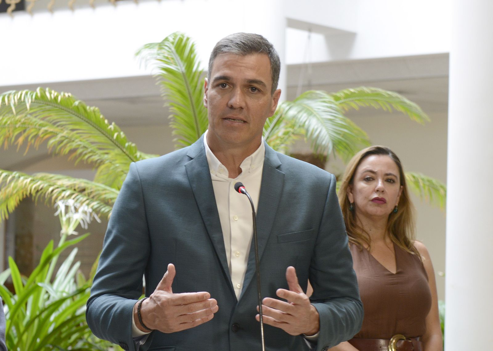 Pedro Sánchez comparece en Arrecife.