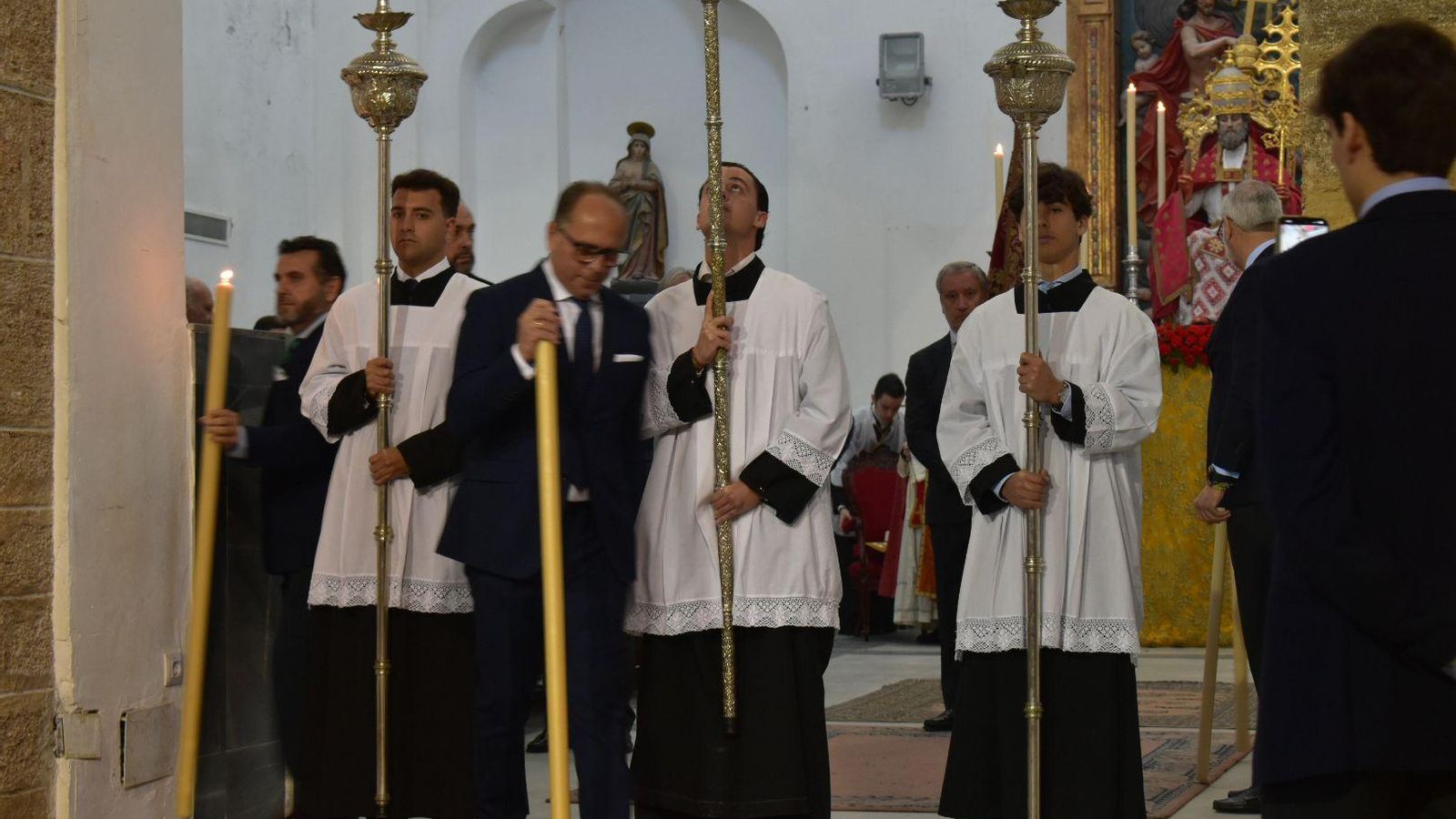 Procesión claustral de San Pedro en Santa Cruz.