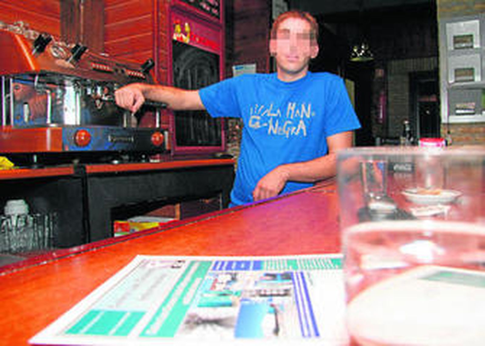 Una imagen de archivo de un bar de de los 28 de Gerena, a los que la crisis está afectando duramente.