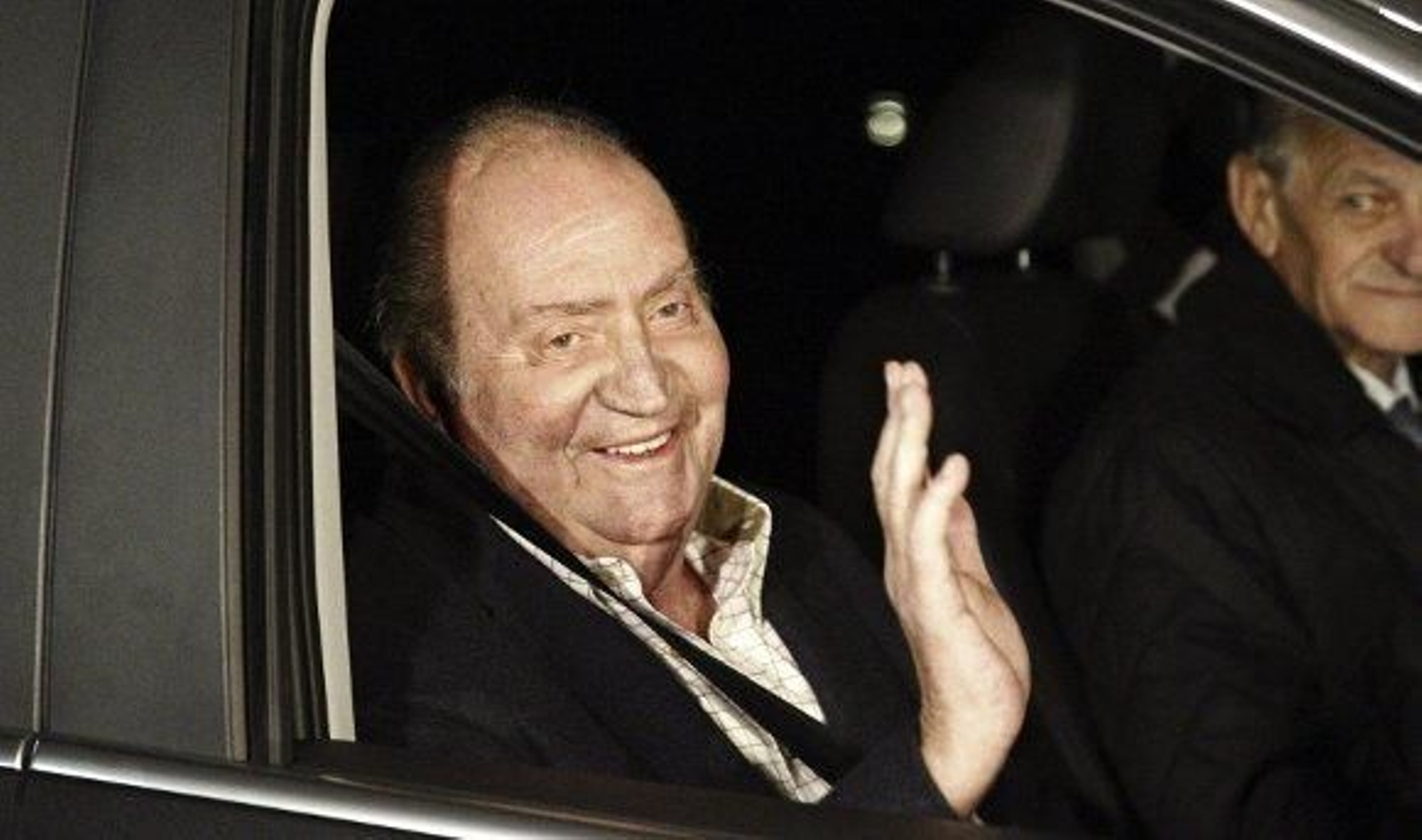 El Rey al abandonar el hospital: "Estoy muy bien gracias a Dios"